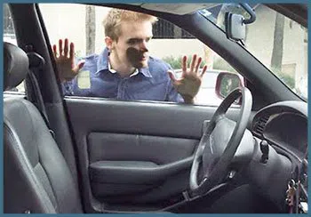 Safe Key Shop Hamden, CT 203-433-3297 - 19-locked-keys-in-car