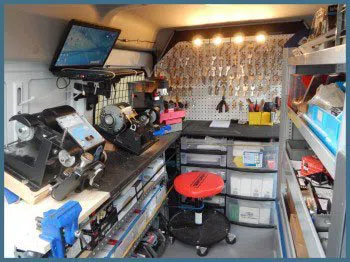 Safe Key Shop Hamden, CT 203-433-3297 - 2-mobile-locksmith